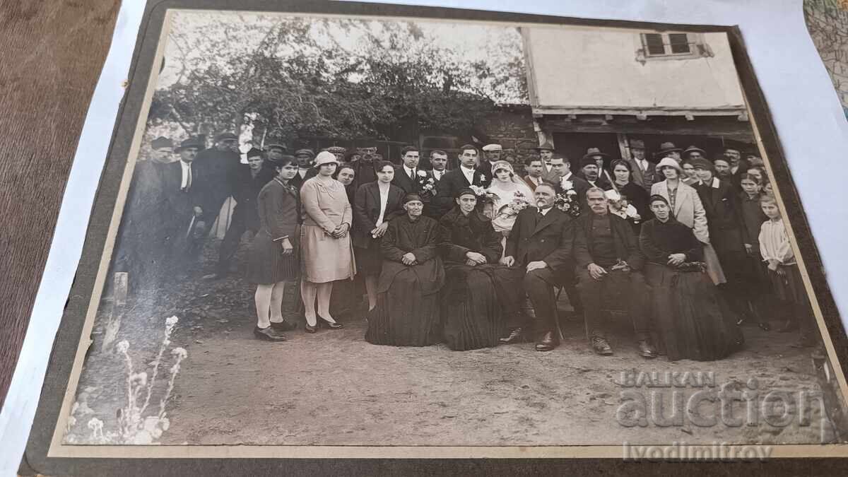 Φωτογραφία Νεόνυμφοι με τους φίλους τους Cardboard