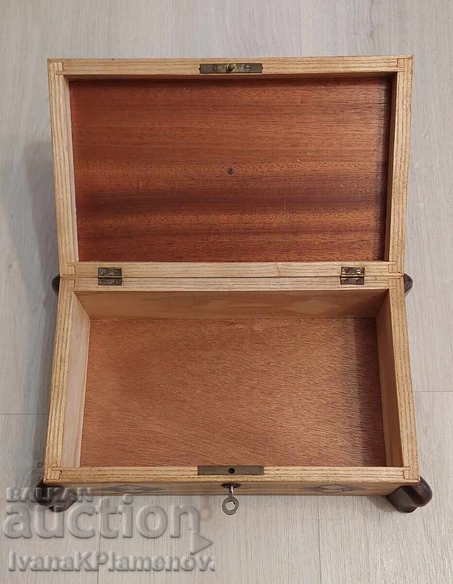 Auction  Wooden box with key for connoisseurs