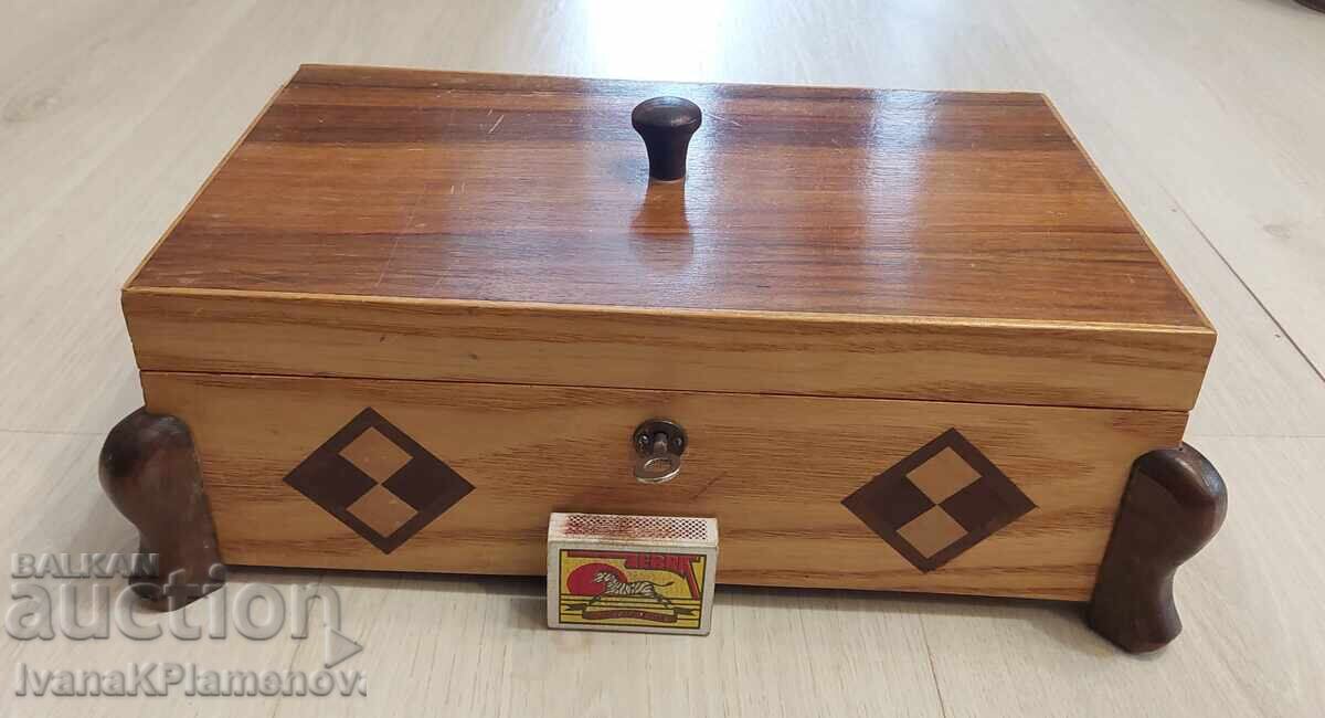 Wooden box with key for connoisseurs - 6
