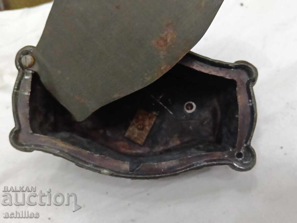 Доставка на Част от стара лампа