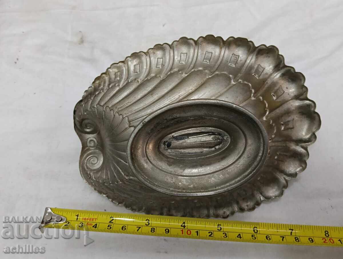 Auction  Lying spoon