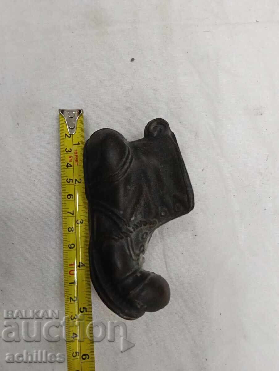 Аукцион Обувката на  Чарли Чаплин