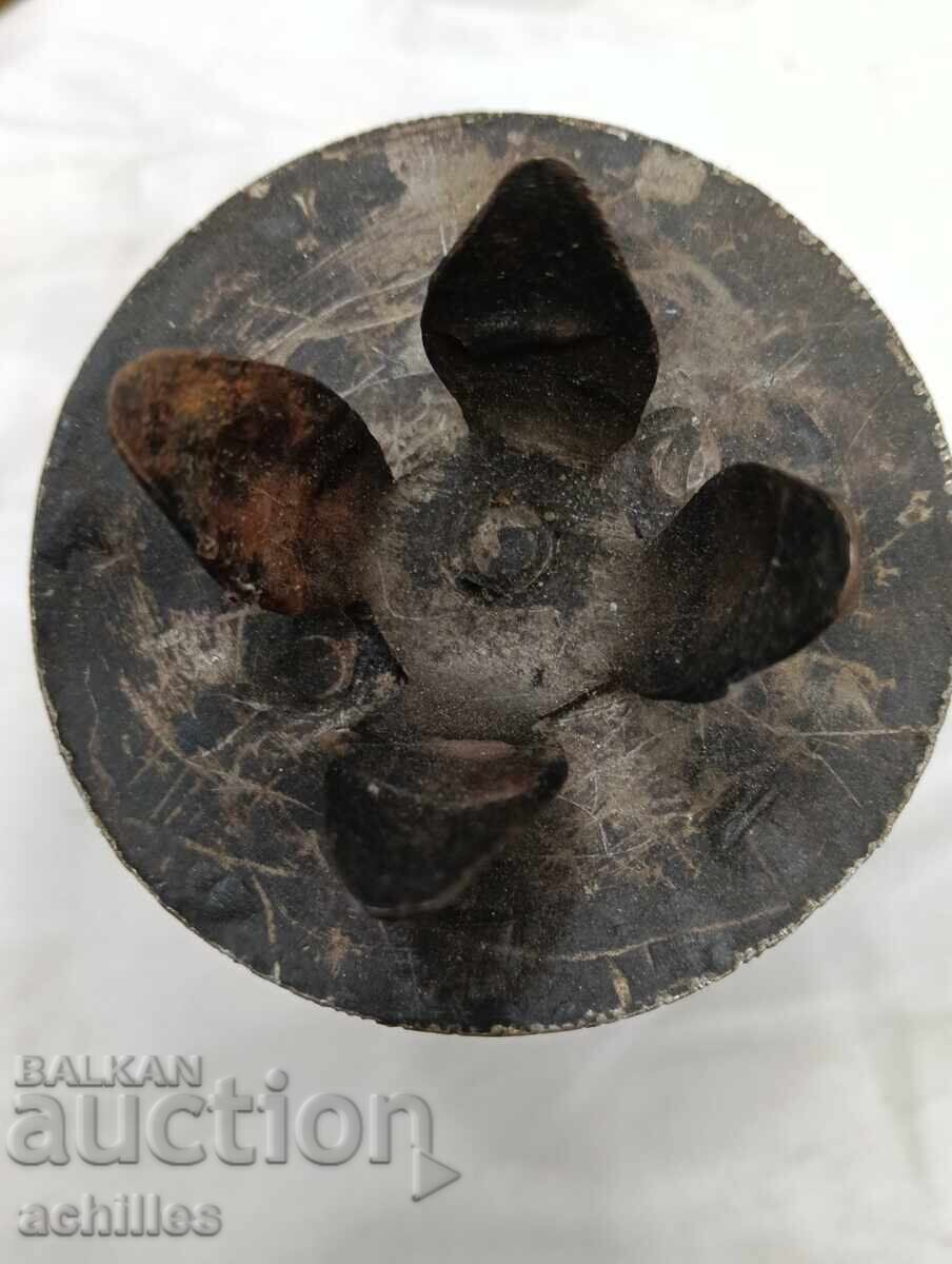 Свещник ковано желязо с цена € 4.00 | 7.82 лв.