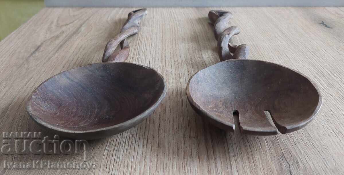 Livrarea Sculpturi în lemn pentru cunoscători, două bucăți