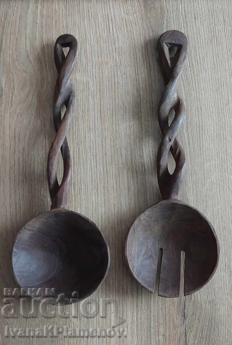 Sculpturi în lemn pentru cunoscători, două bucăți