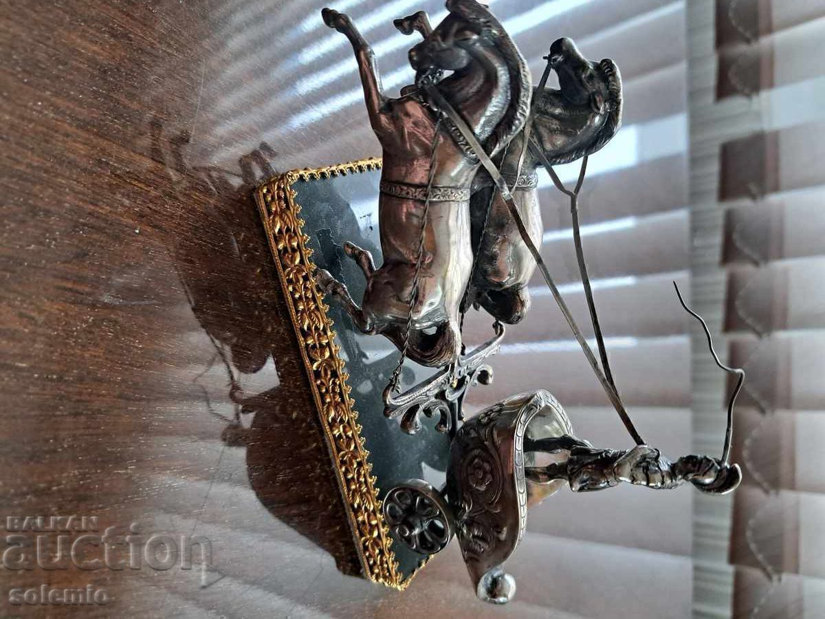 Livrarea Statuetă de argint - car de luptă din argint Livrarea Statuetă de argint - car de luptă din argint