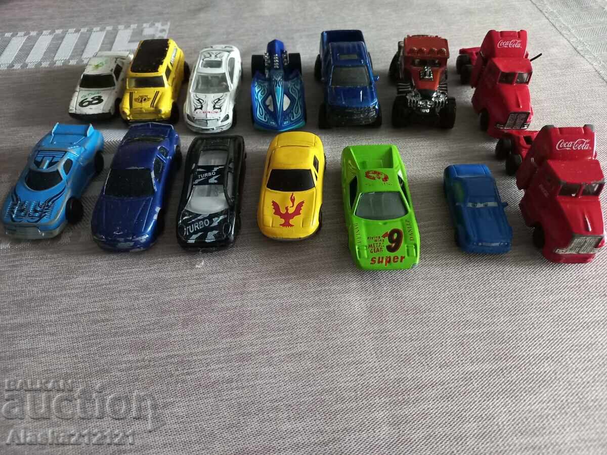 Lot de mașinuțe metalice și din plastic Lot de mașinuțe metalice și din plastic