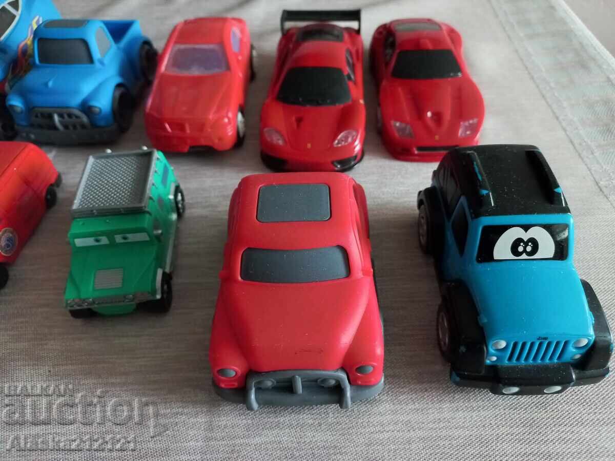 Licitație O mulțime de cărucioare de plastic