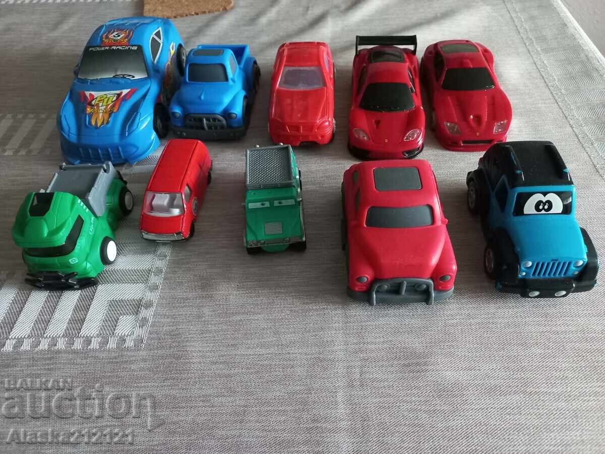 O mulțime de cărucioare de plastic