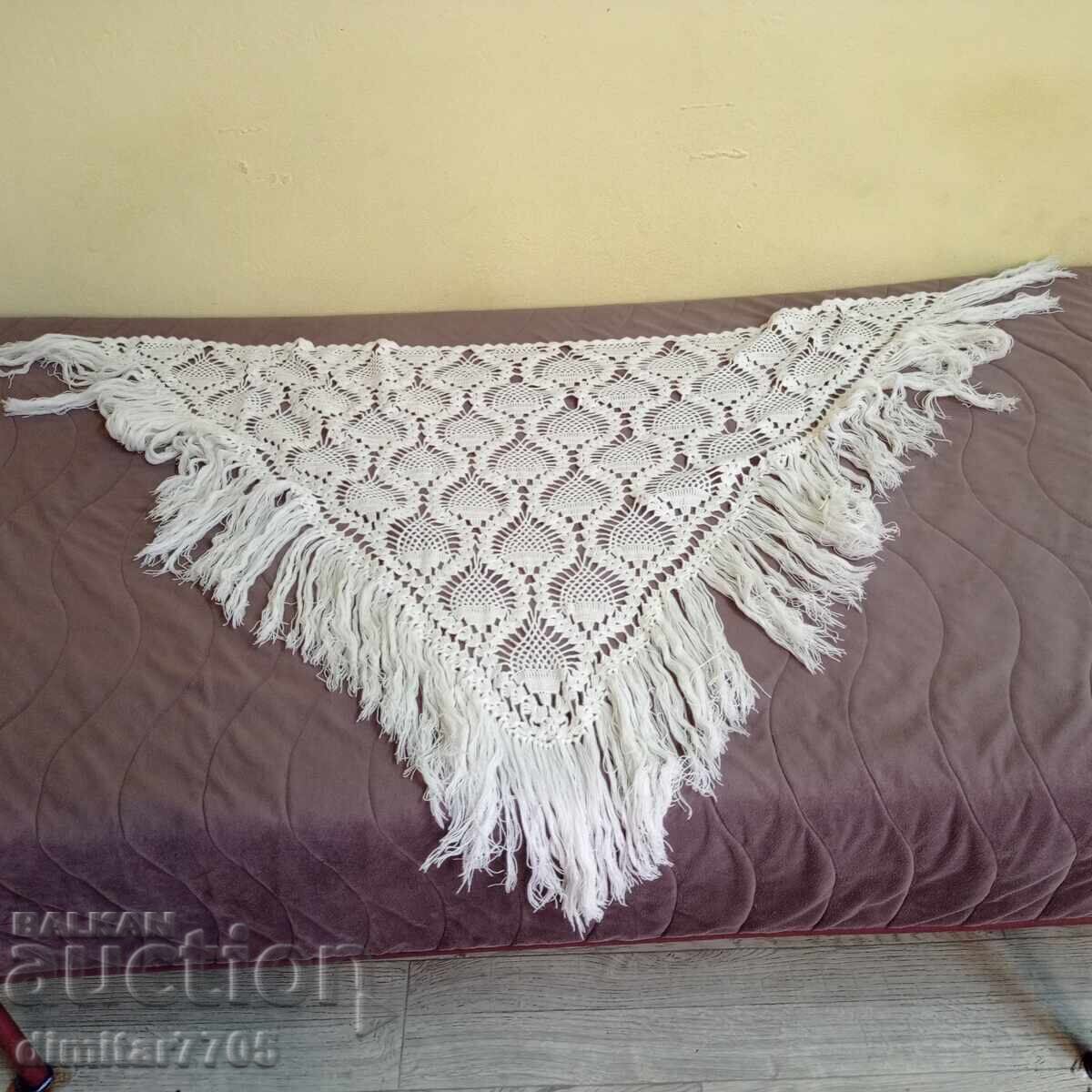 Auction Women's hand-knitted scarf outfit Auction Women's hand-knitted scarf outfit