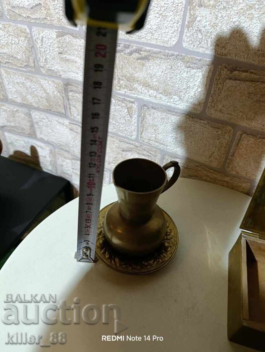 Доставка на Стара месингова кутия каничка и чиния Доставка на Стара месингова кутия каничка и чиния