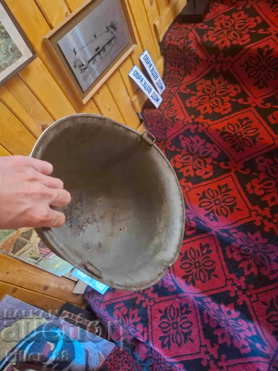 Veche cască franceză cu preț € 10.00 | 19.56 BGN