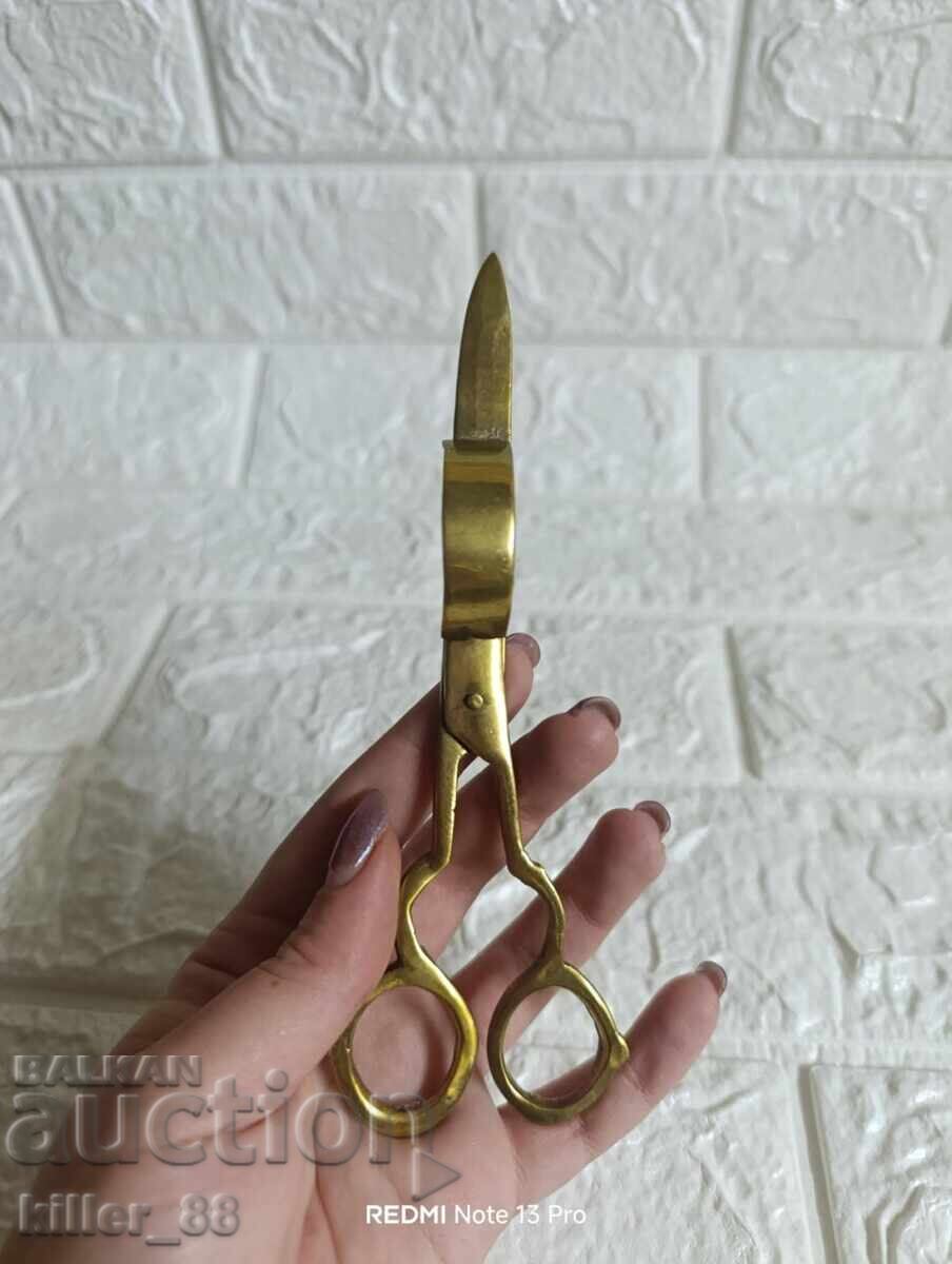 Licitație Veche foarfecă de bronz pentru lumânări Licitație Veche foarfecă de bronz pentru lumânări