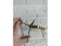 Veche foarfecă de bronz pentru lumânări