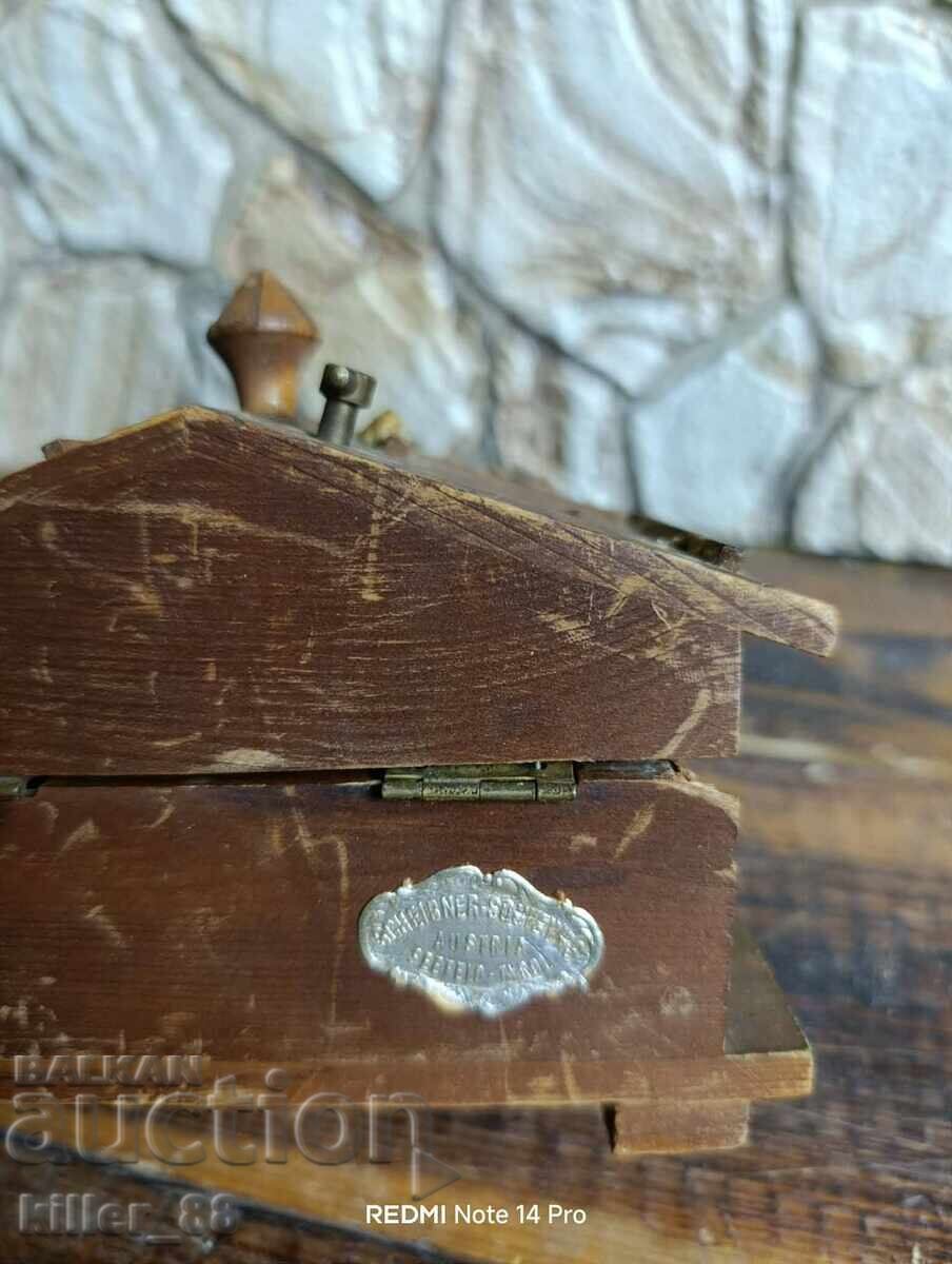 Stara muzikalna kutiĭka, mekhanizŭmŭt ne raboti - 5