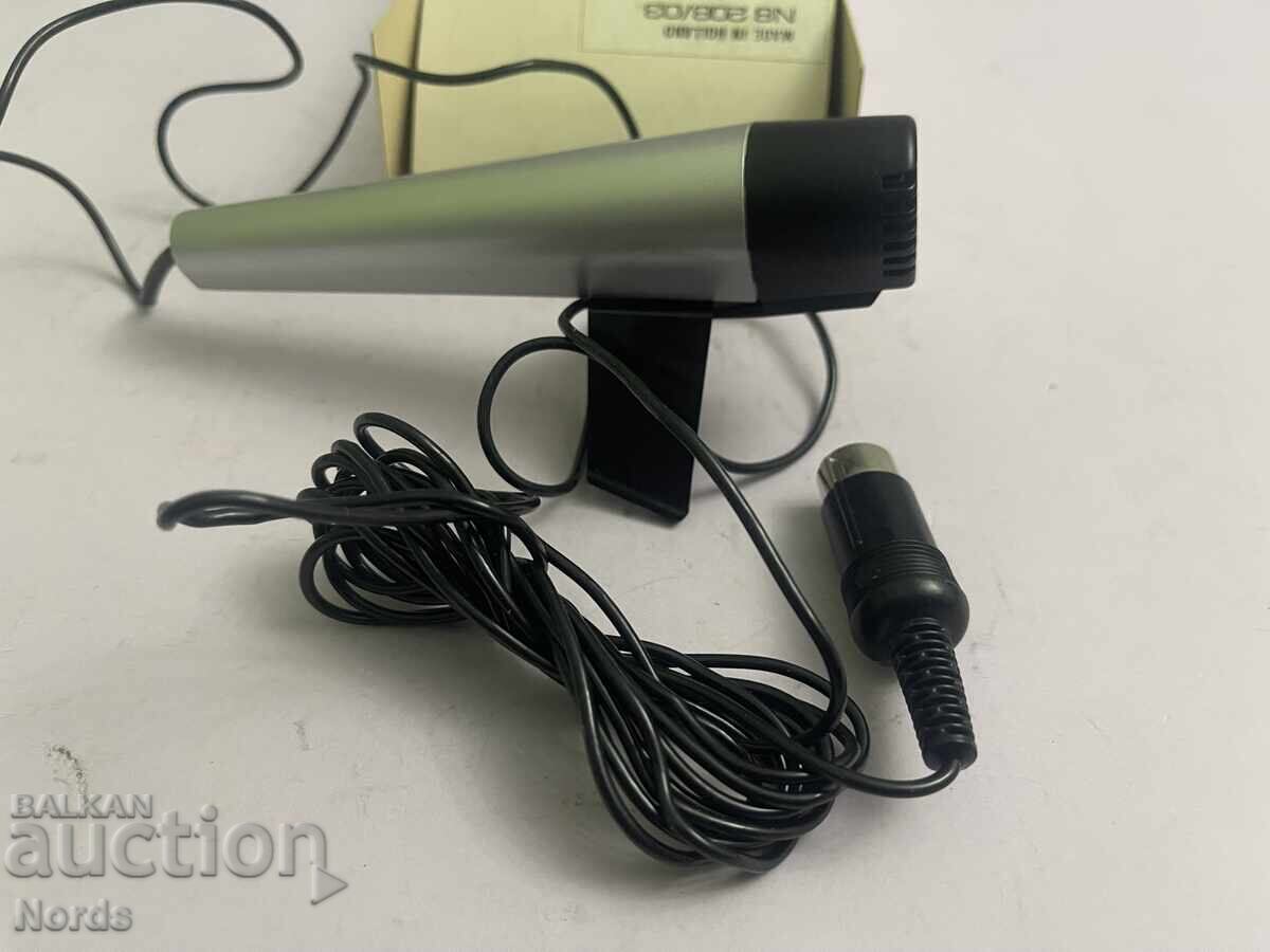 Ρετρό μικρόφωνο με τιμή € 0.11 | 0.22 BGN