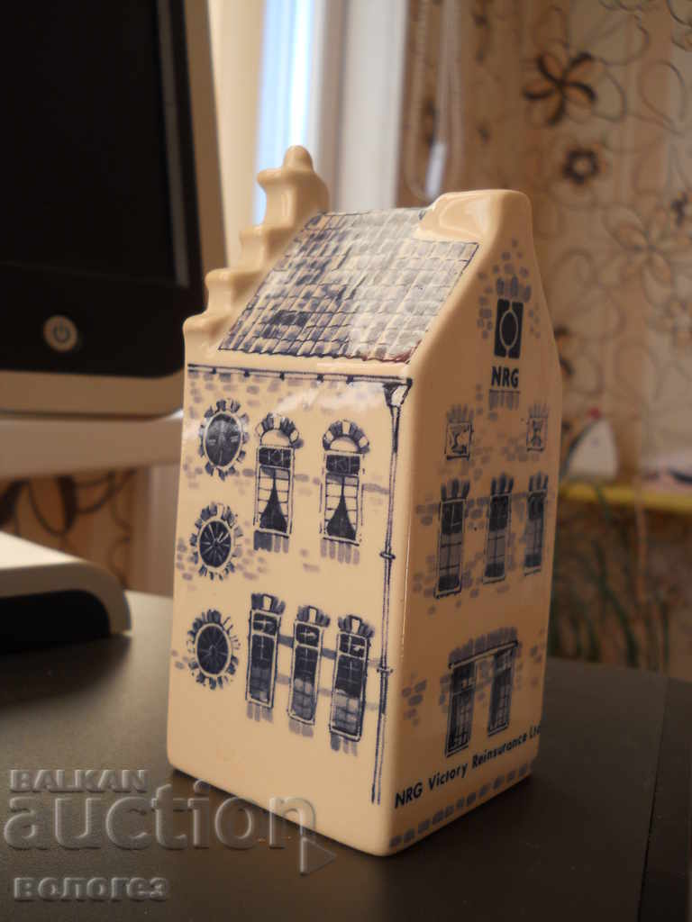 Handmade porcelain house "Regina" Netherlands with price € 17.90 | 35.01 BGN