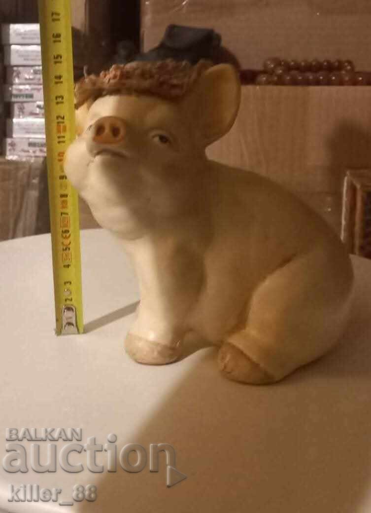 Veche pușculiță porc cu preț € 12.00 | 23.47 BGN