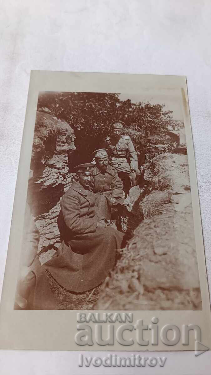 Снимка Трима офицери в окоп на фронта П С В Снимка Трима офицери в окоп на фронта П С В