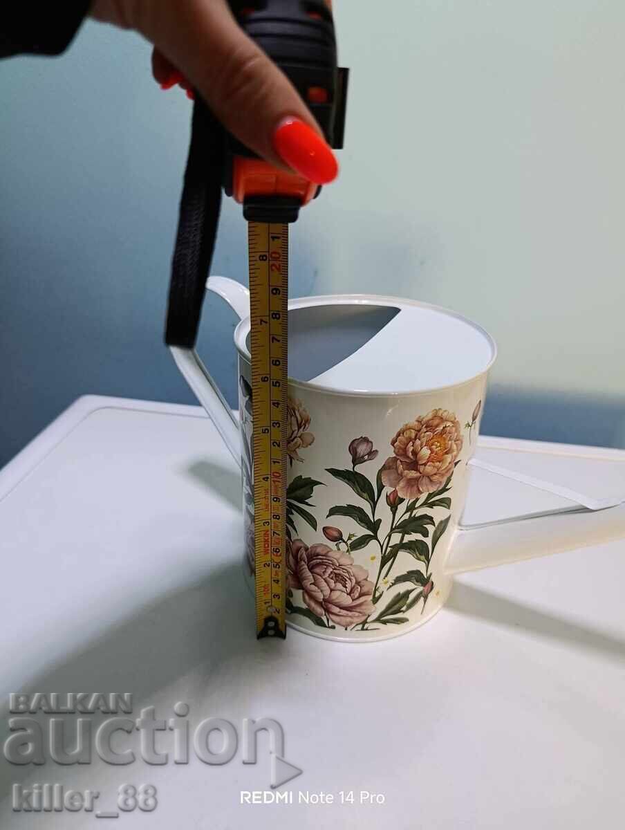 Μεταλλικό ποτιστήρι με τιμή € 12.00 | 23.47 BGN