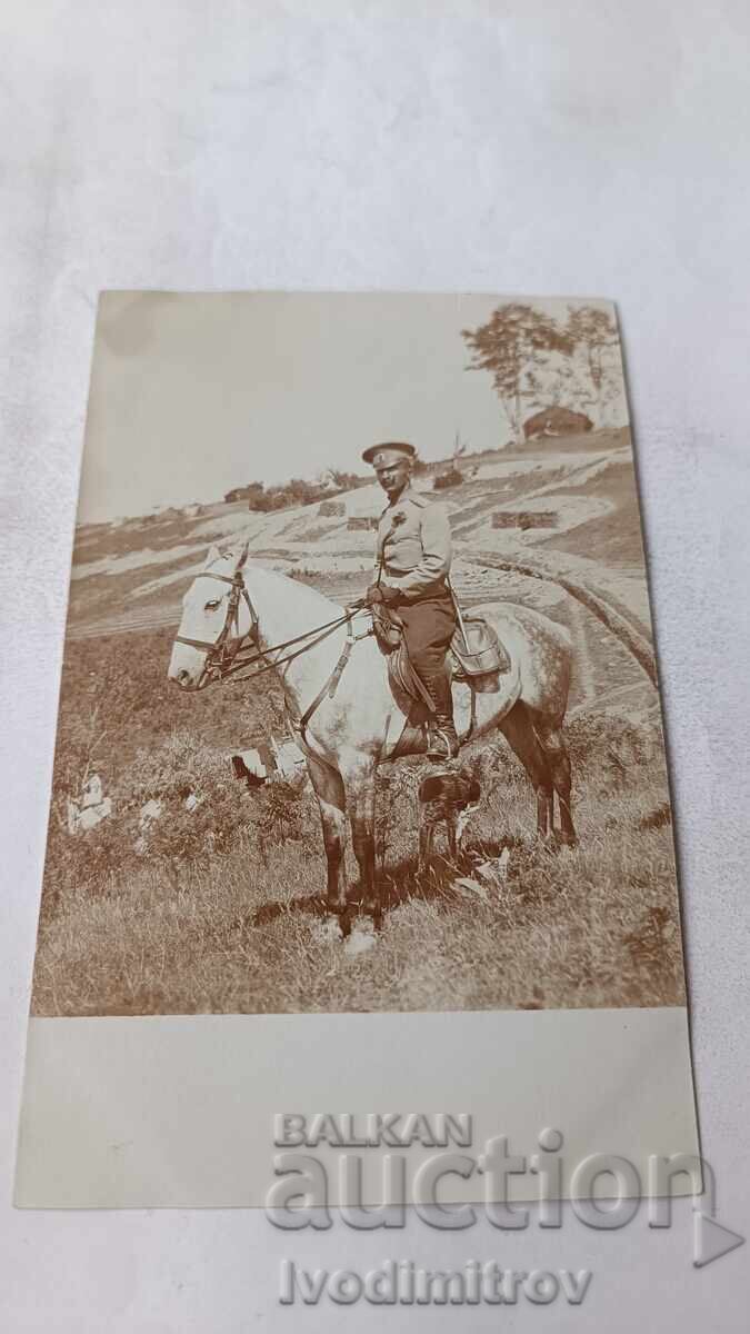 Fotografie Ofițer pe cal pe linia frontului 1917 Primul Război Mondial
