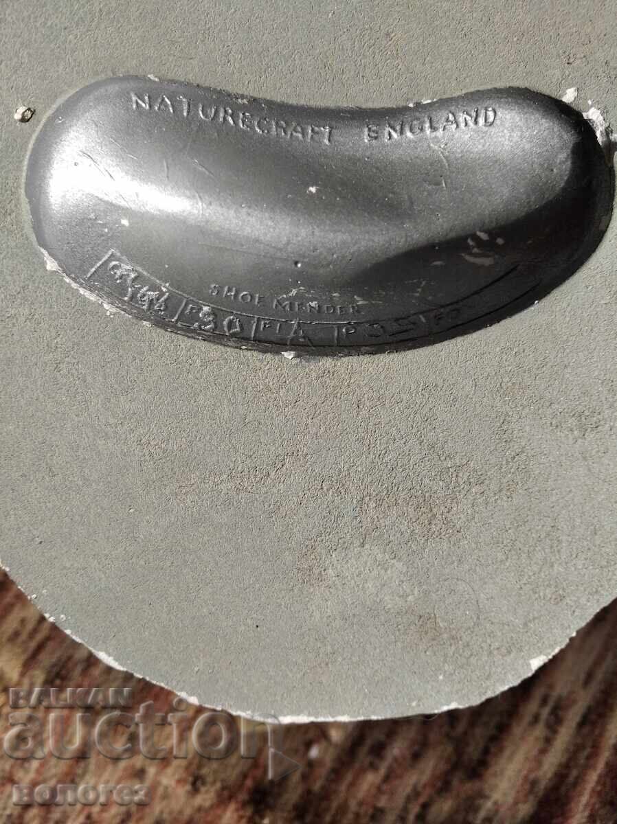 Statuetă Naturecraft "Shoe Mender" - porțelan biscuit - 5