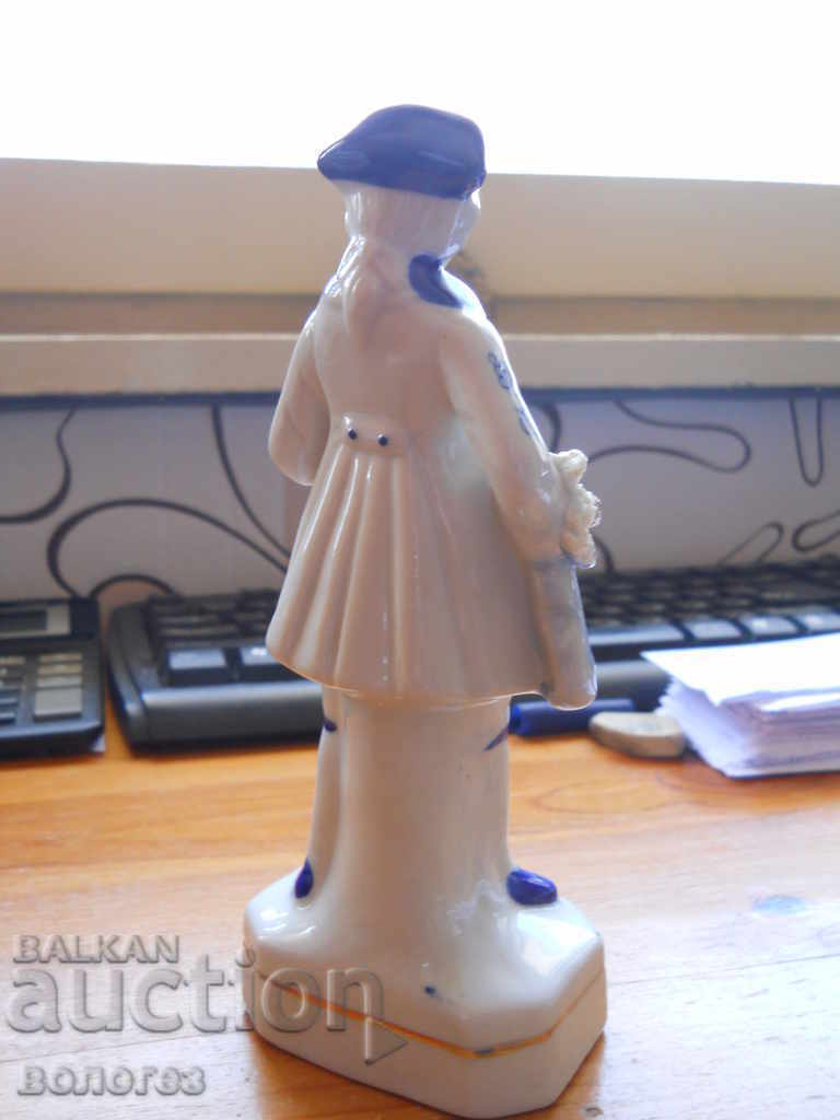 Auction Porcelain figurine Auction Porcelain figurine