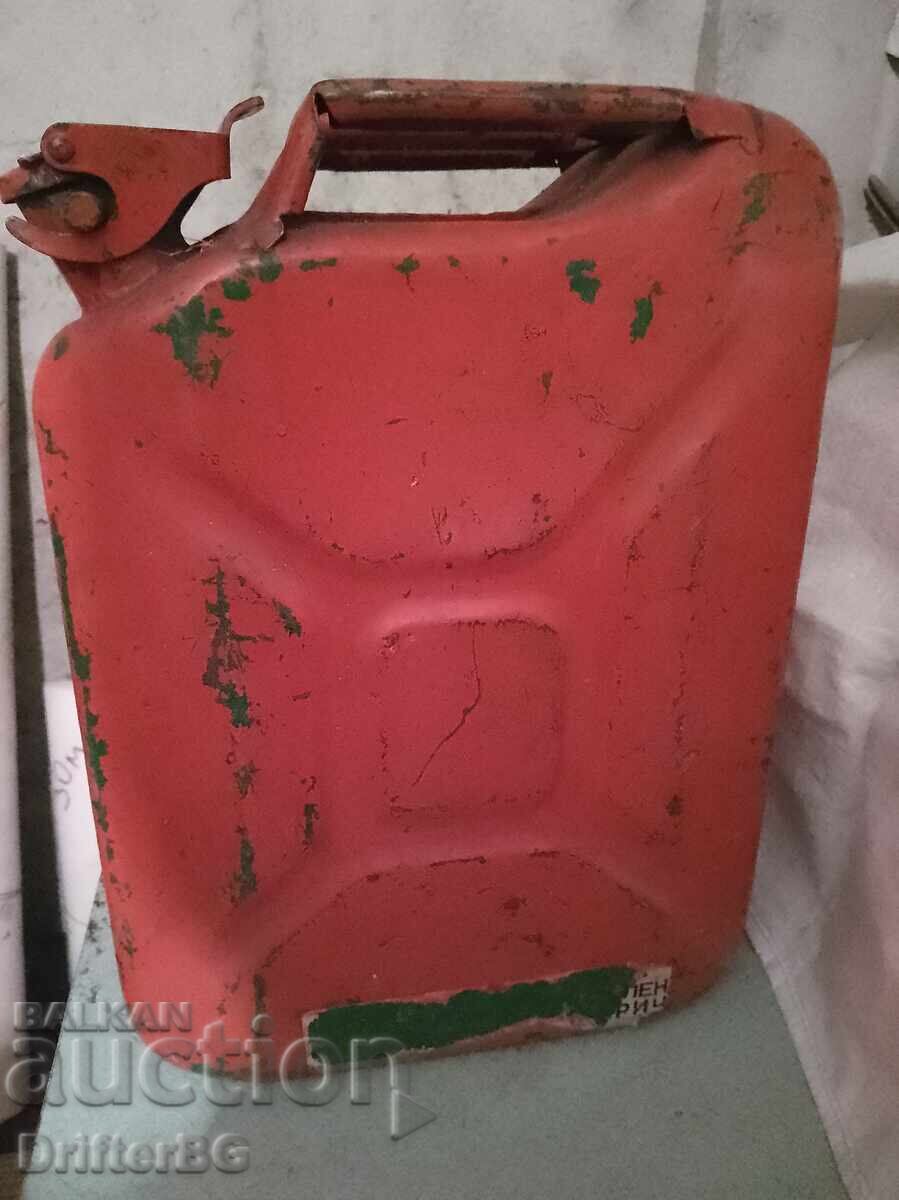 Predare personală!!! Canistre metalice 2 x 20 litri, benzină, motorină cu preț € 15.00 | 29.34 BGN