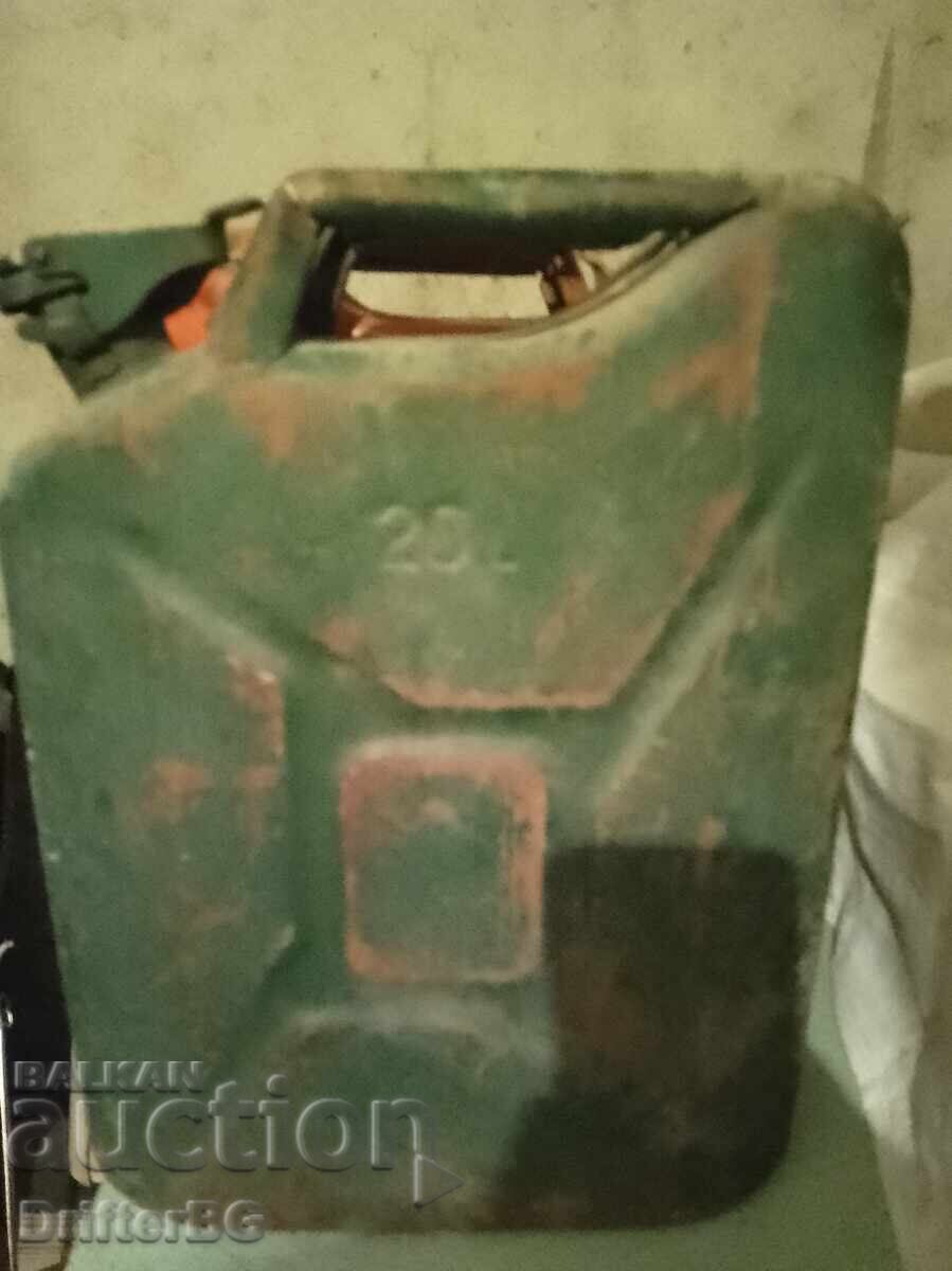Licitație Predare personală!!! Canistre metalice 2 x 20 litri, benzină, motorină
