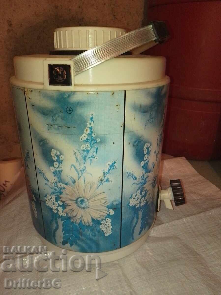 Retro thermos Holiday with a crank 6 liters with price € 5.00 | 9.78 BGN