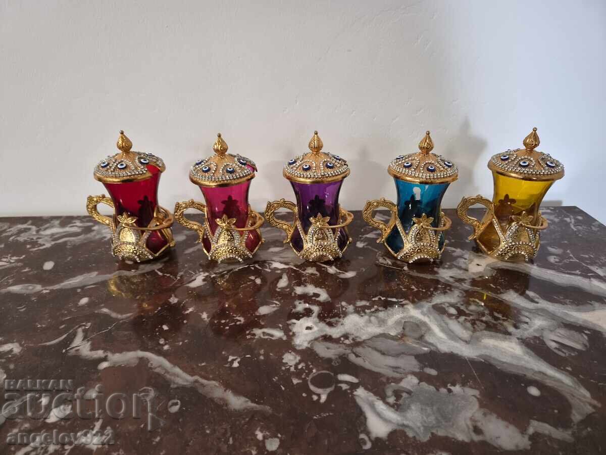 Δημοπρασία Γυάλινα φλιτζάνια για καφέ τσάι με μεταλλικά πιατάκια!!! Δημοπρασία Γυάλινα φλιτζάνια για καφέ τσάι με μεταλλικά πιατάκια!!!