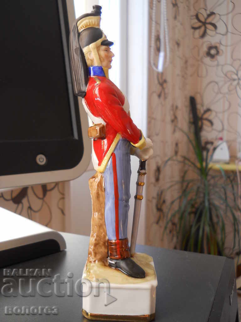 Livrarea Figurină din porțelan de dragon englezesc "Alfretto by Maruri"