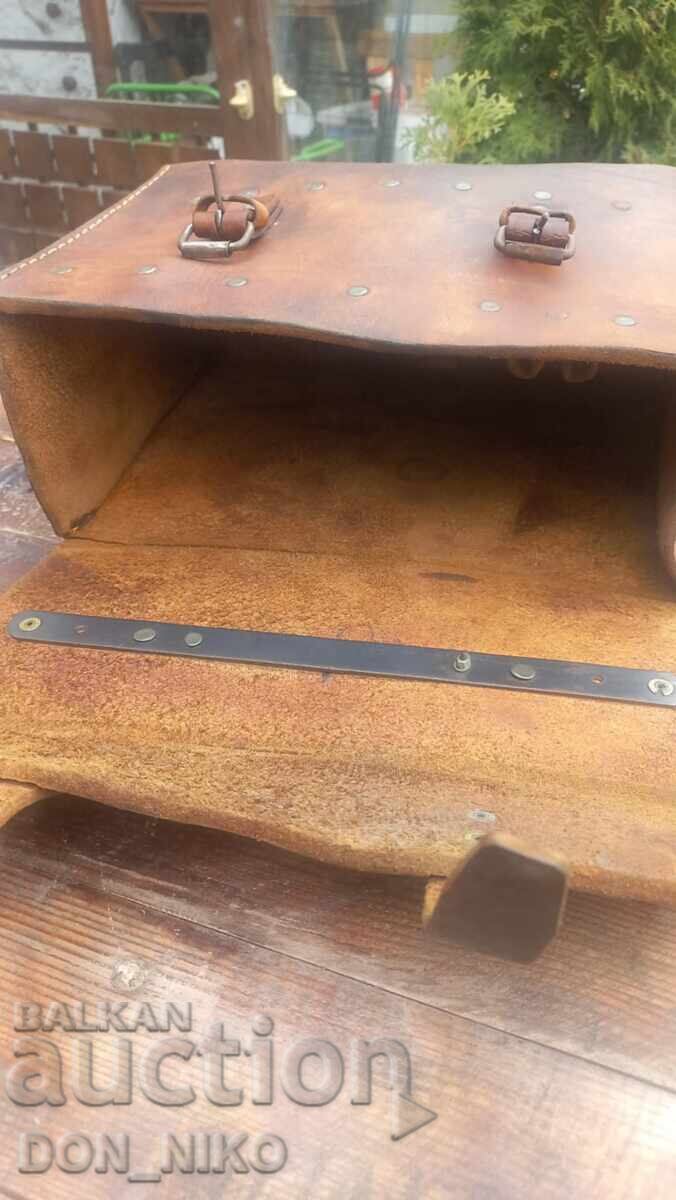 Παράδοση Στρατιωτική, Ιατρική Δερμάτινη Τσάντα