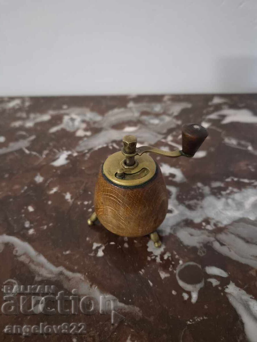 Винтидж мелничка за черен пипер!!! с цена € 3.83 | 7.49 лв.