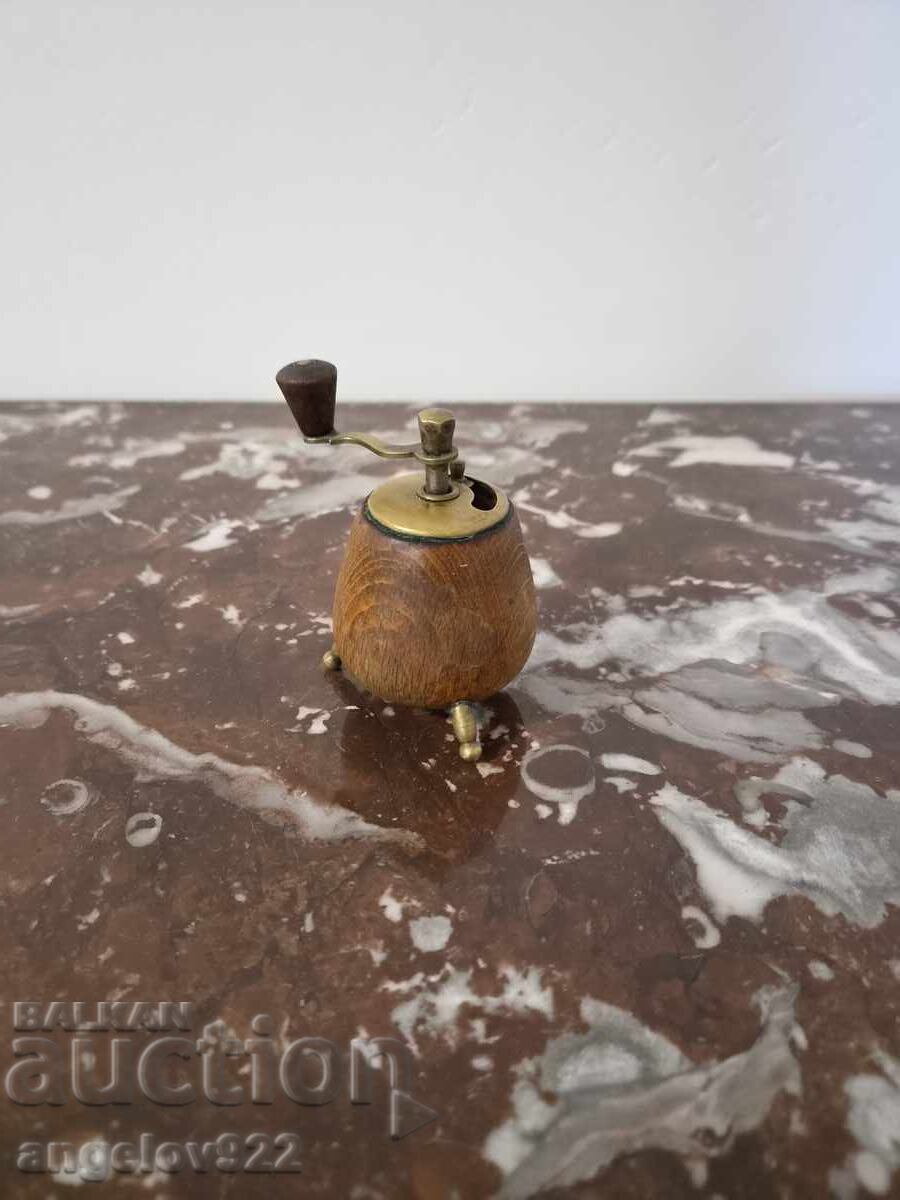 Доставка на Винтидж мелничка за черен пипер!!!