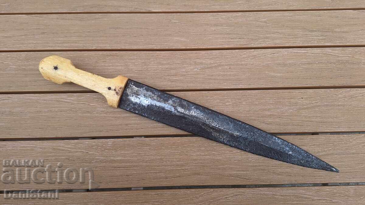 Kavkazka kŭma /kinzhal/ με τιμή € 135.00 | 264.04 BGN