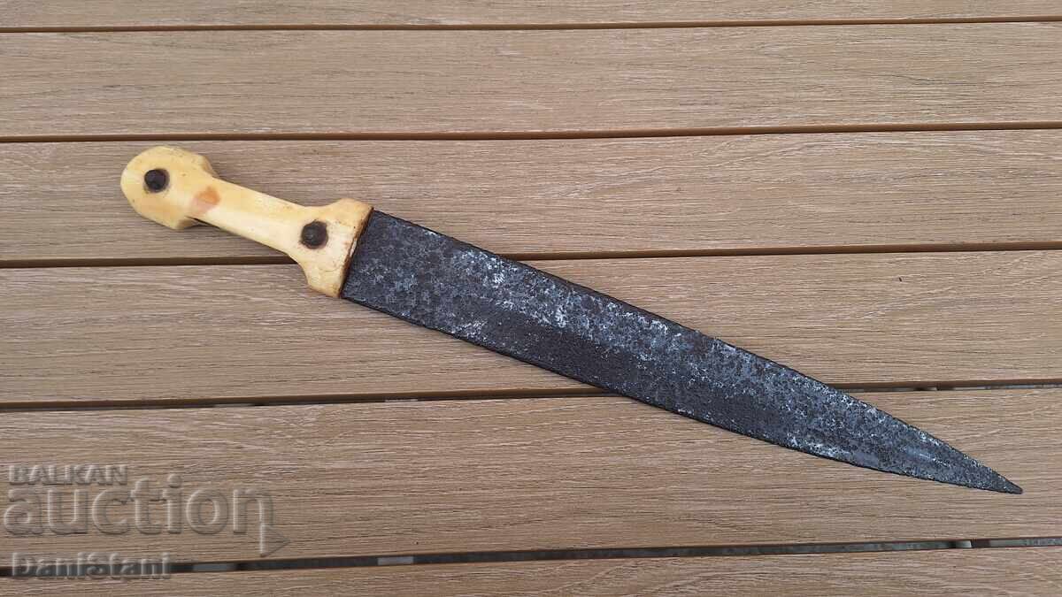 Kavkazka kŭma /kinzhal/