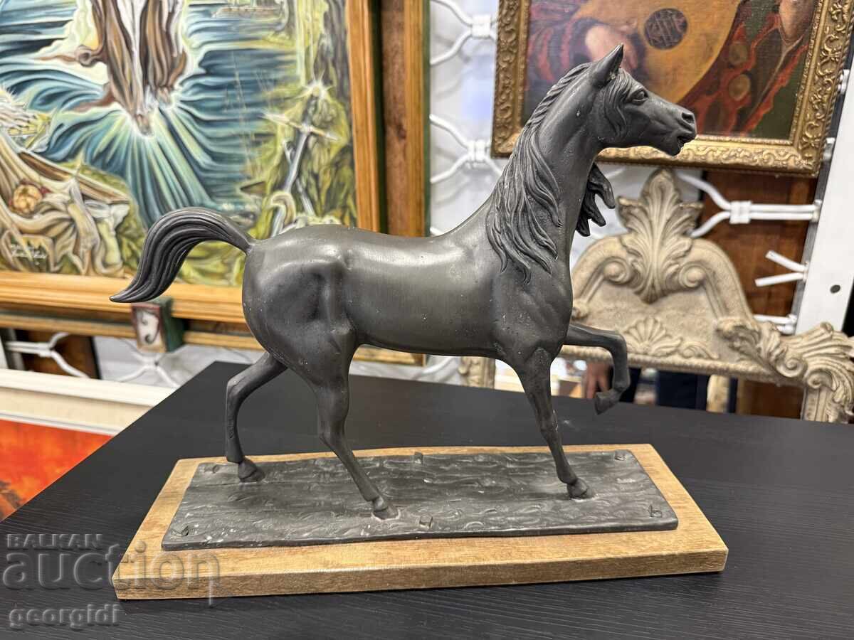 Γαλλική φιγούρα / γλυπτό αλόγου / επιβήτορα. №7991