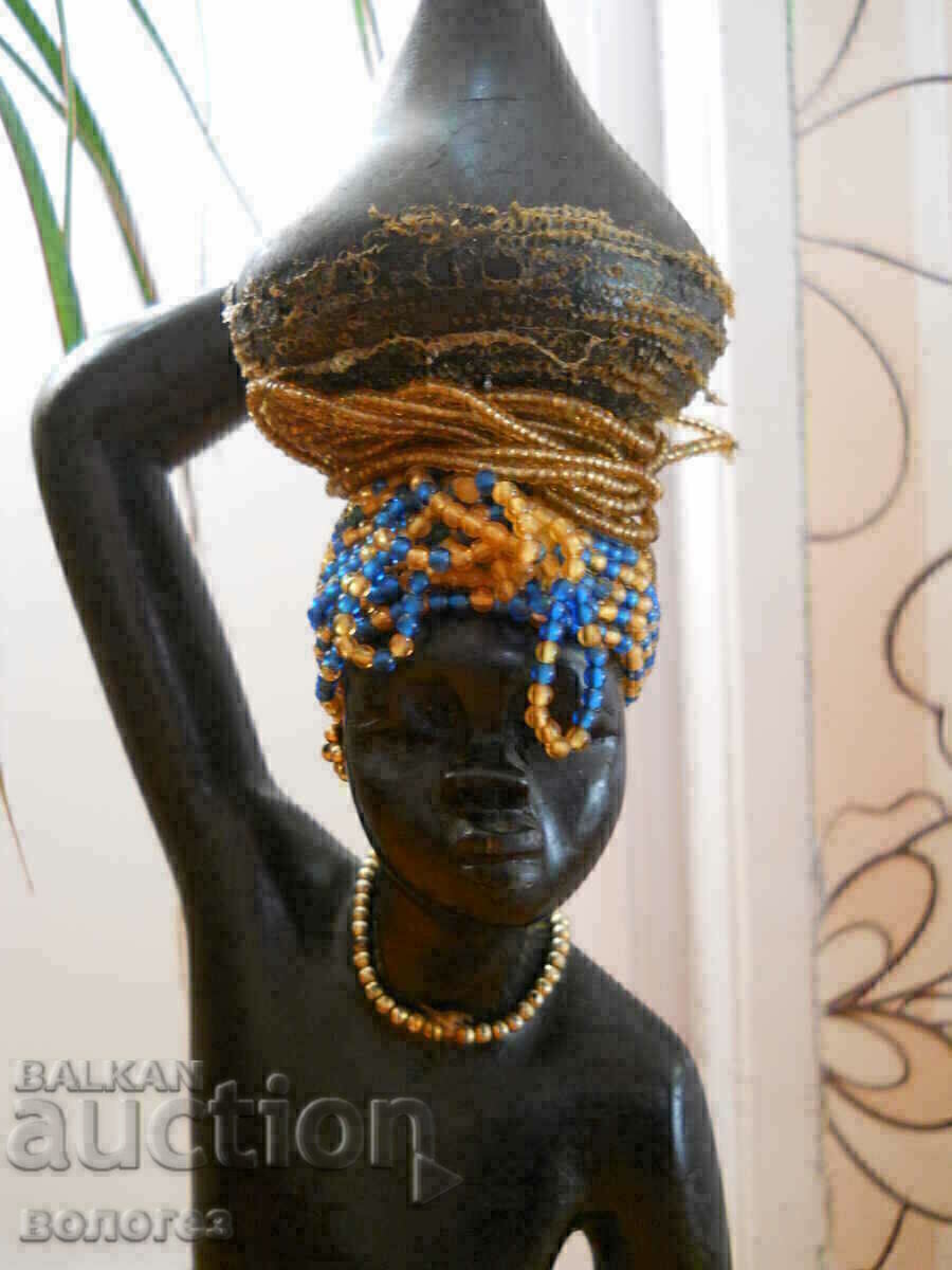 Veche figurină africană din lemn cu preț € 40.90 | 79.99 BGN