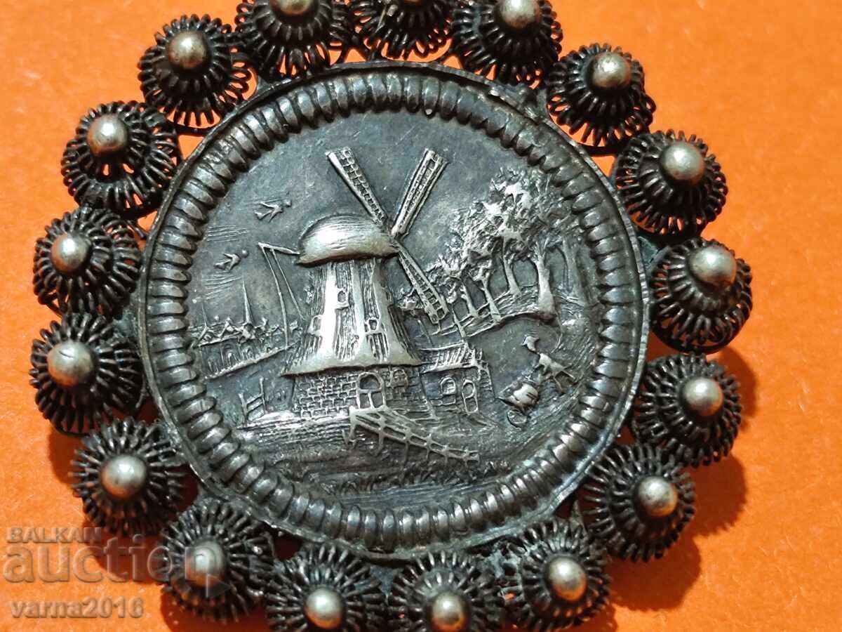 Delivery of Vintage silver brooch with windmill - Netherlands