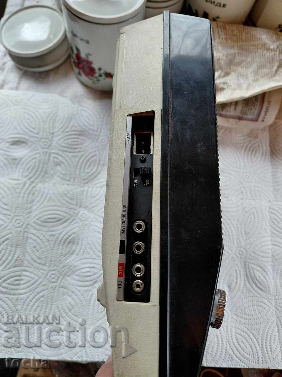 Κασσετόφωνο Universum με τιμή € 11.00 | 21.51 BGN