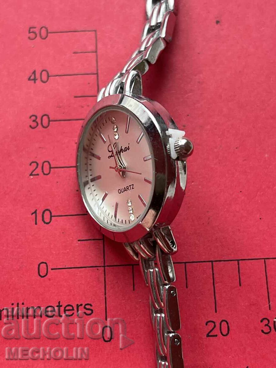 Livrarea Ceas cu cuarț 12