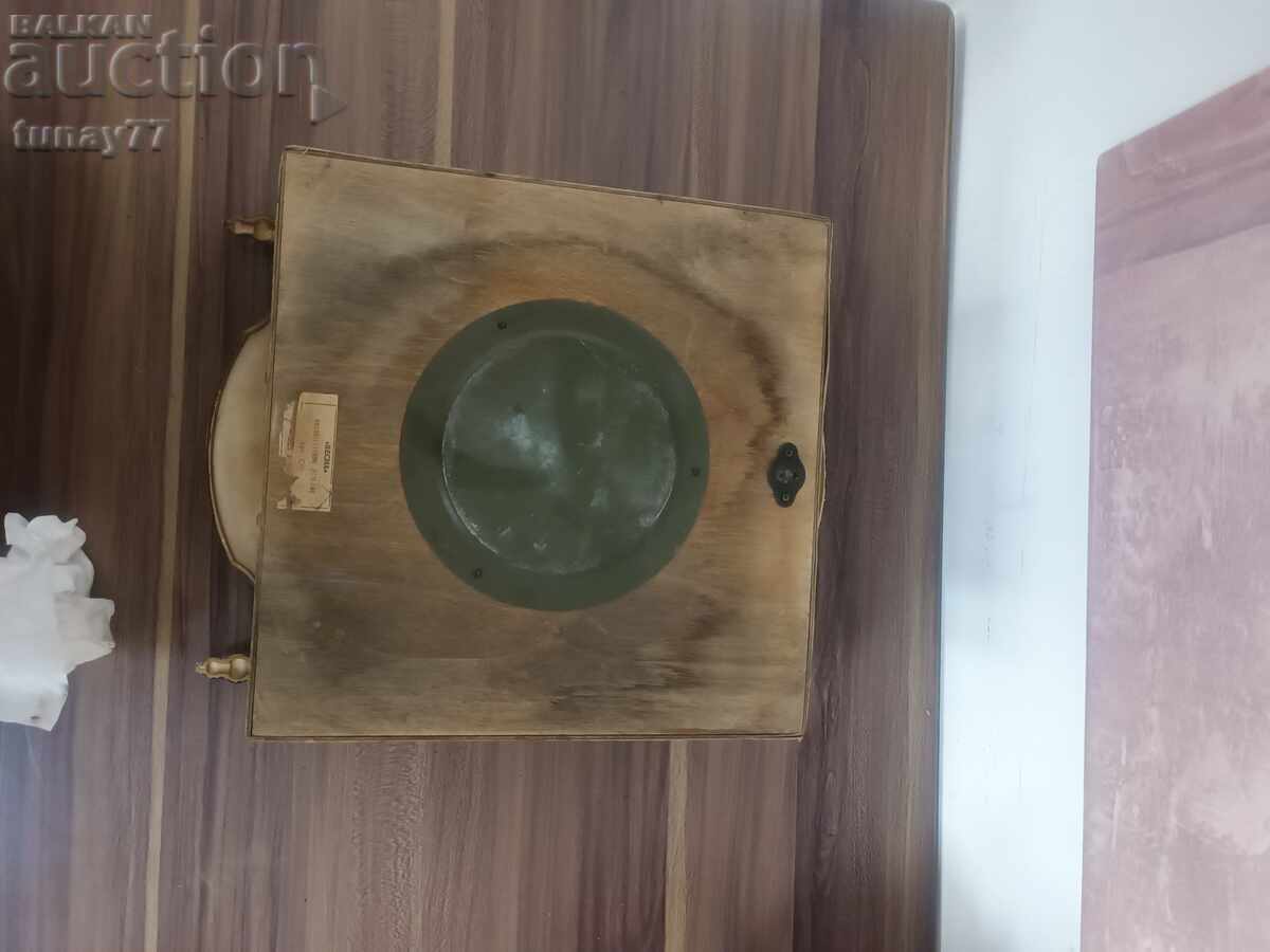 Часовник  механичен  настолен часовник Весна ССР - 5