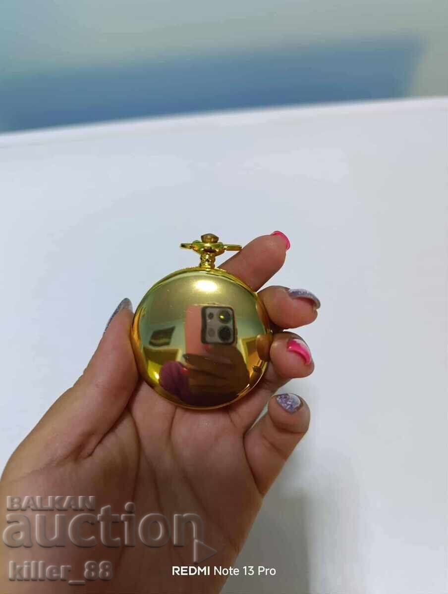 Licitație Busolă lichidă tip ceas de buzunar Plină cu lichid pe interior Licitație Busolă lichidă tip ceas de buzunar Plină cu lichid pe interior