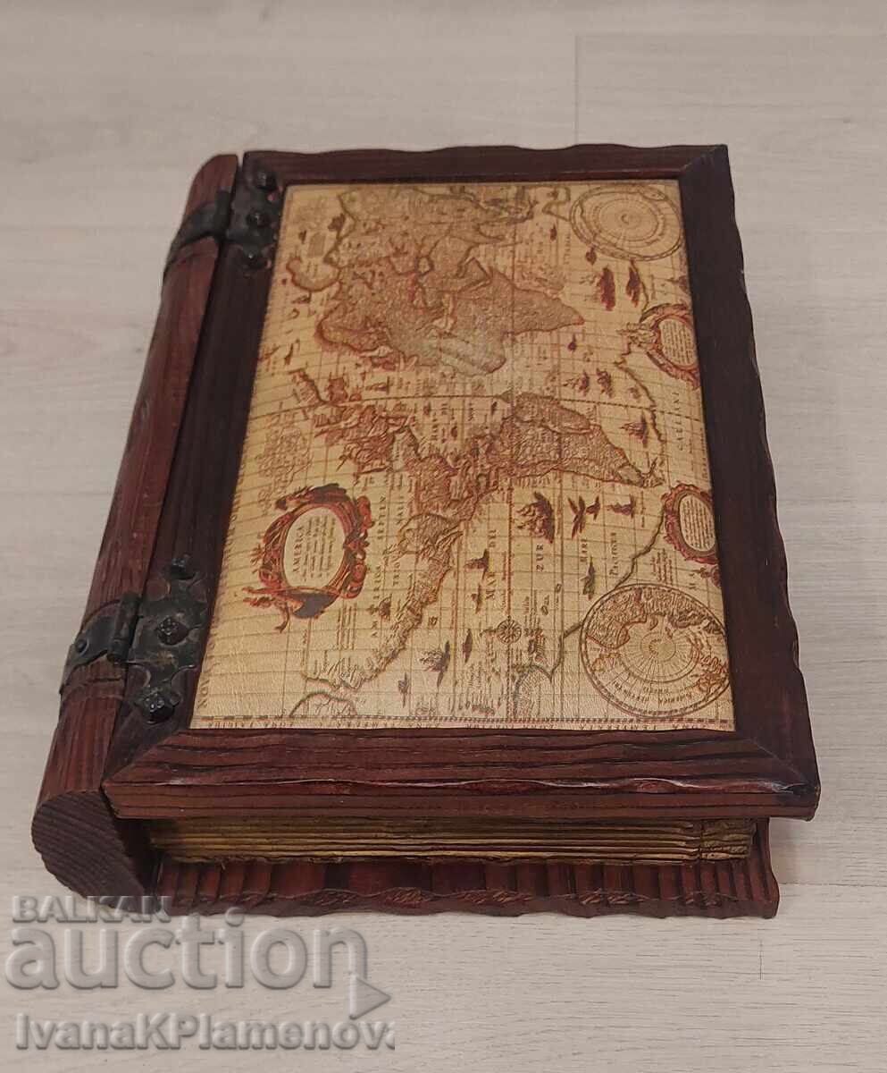 Auction  Excellent large wooden box for connoisseurs 35cm 25cm