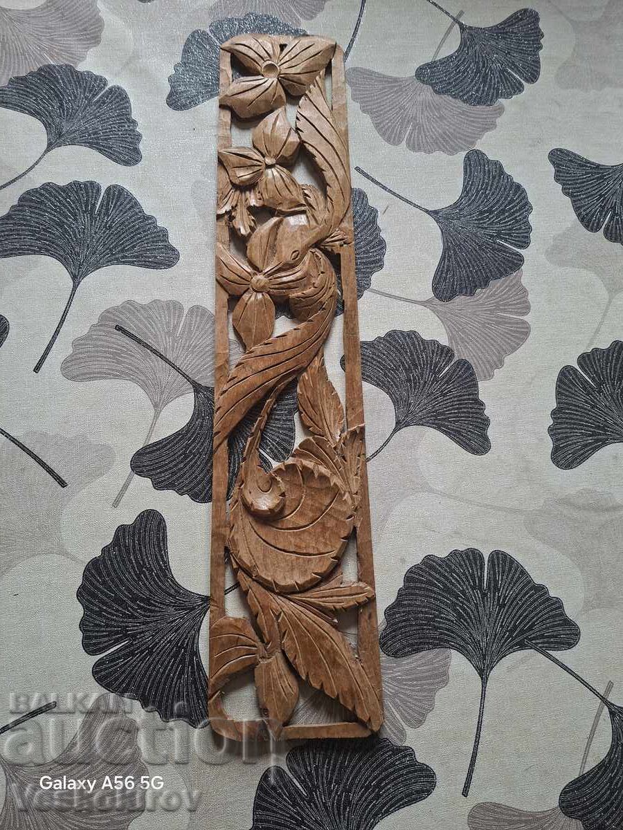 Panou sculptat în lemn