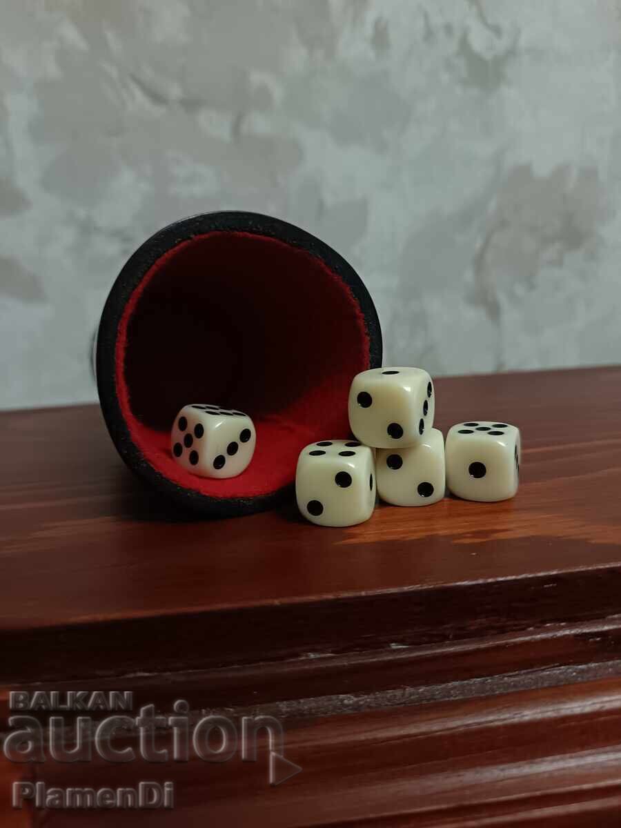 Licitație Set de zaruri pentru barbut cu cinci bucăți