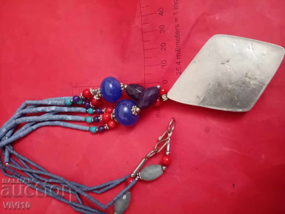 Colier vechi din lapis lazuli cu preț € 40.00 | 78.23 BGN Colier vechi din lapis lazuli cu preț € 40.00 | 78.23 BGN