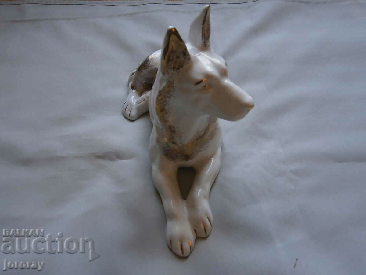 Licitație Figurină din porțelan 16x26cm Licitație Figurină din porțelan 16x26cm