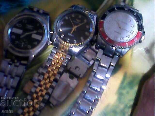 Lot de 4 ceasuri cu preț € 15.00 | 29.34 BGN